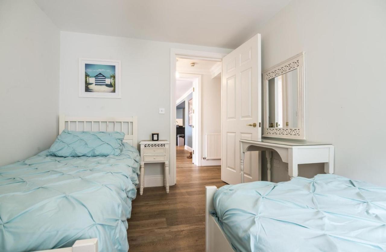 Bryn Y Mor - 2 Bedroom Apartment - Tenby Exterior foto